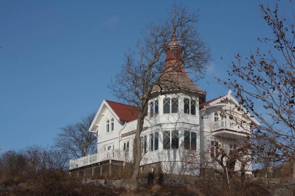 Styrsö house on a hill