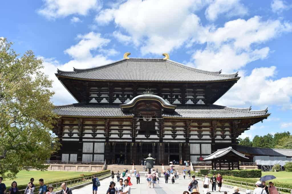Frontal view of Todaiji Temple (Nara)