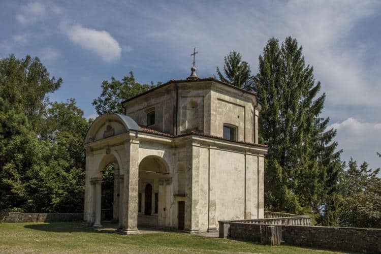 Chapel 6 on Sacro Monte di Varese, showing Jesus praying in the garden